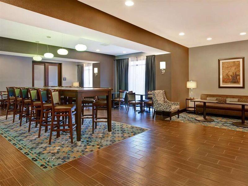 Hampton Inn Dekalb - Near The University מראה חיצוני תמונה