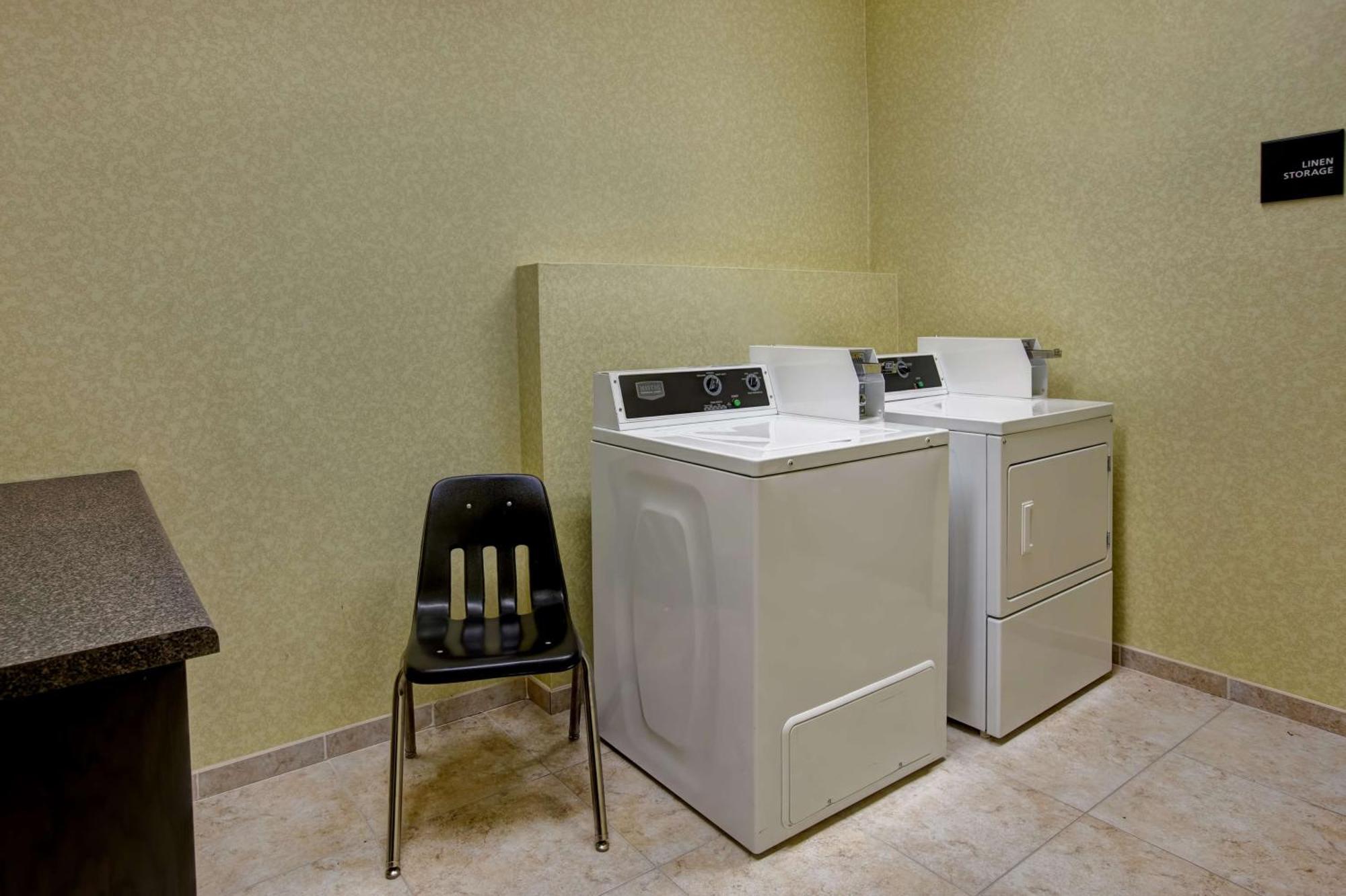 Hampton Inn Dekalb - Near The University מראה חיצוני תמונה