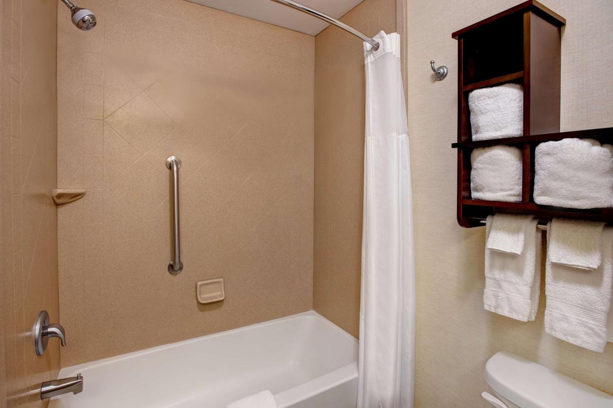Hampton Inn Dekalb - Near The University מראה חיצוני תמונה