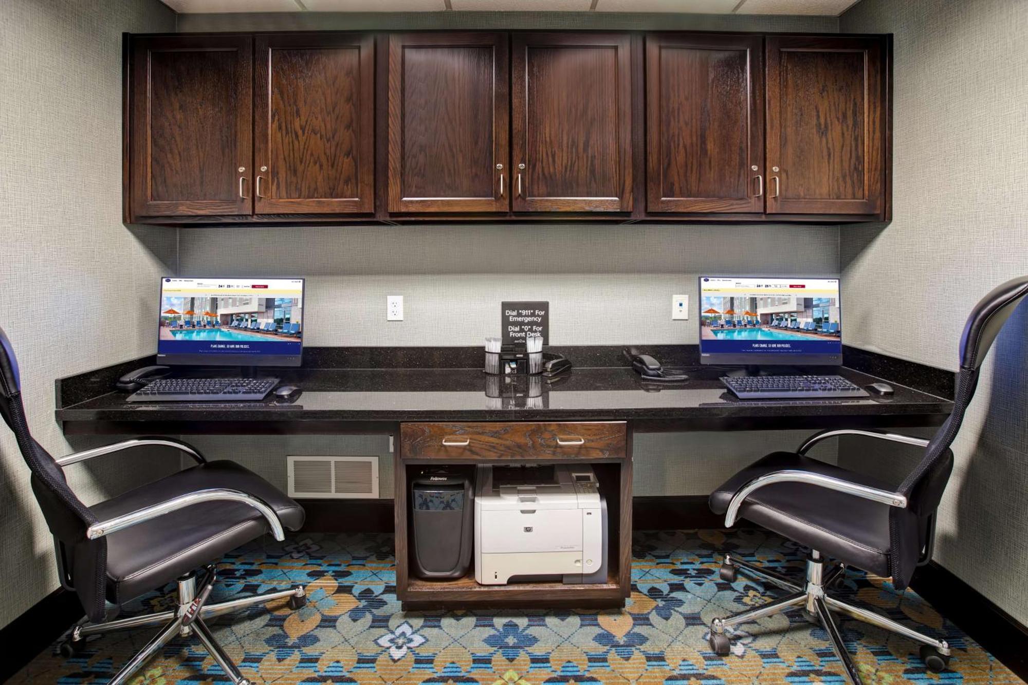 Hampton Inn Dekalb - Near The University מראה חיצוני תמונה
