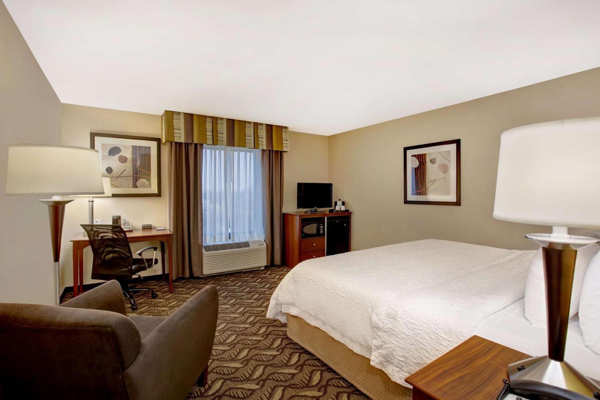 Hampton Inn Dekalb - Near The University מראה חיצוני תמונה