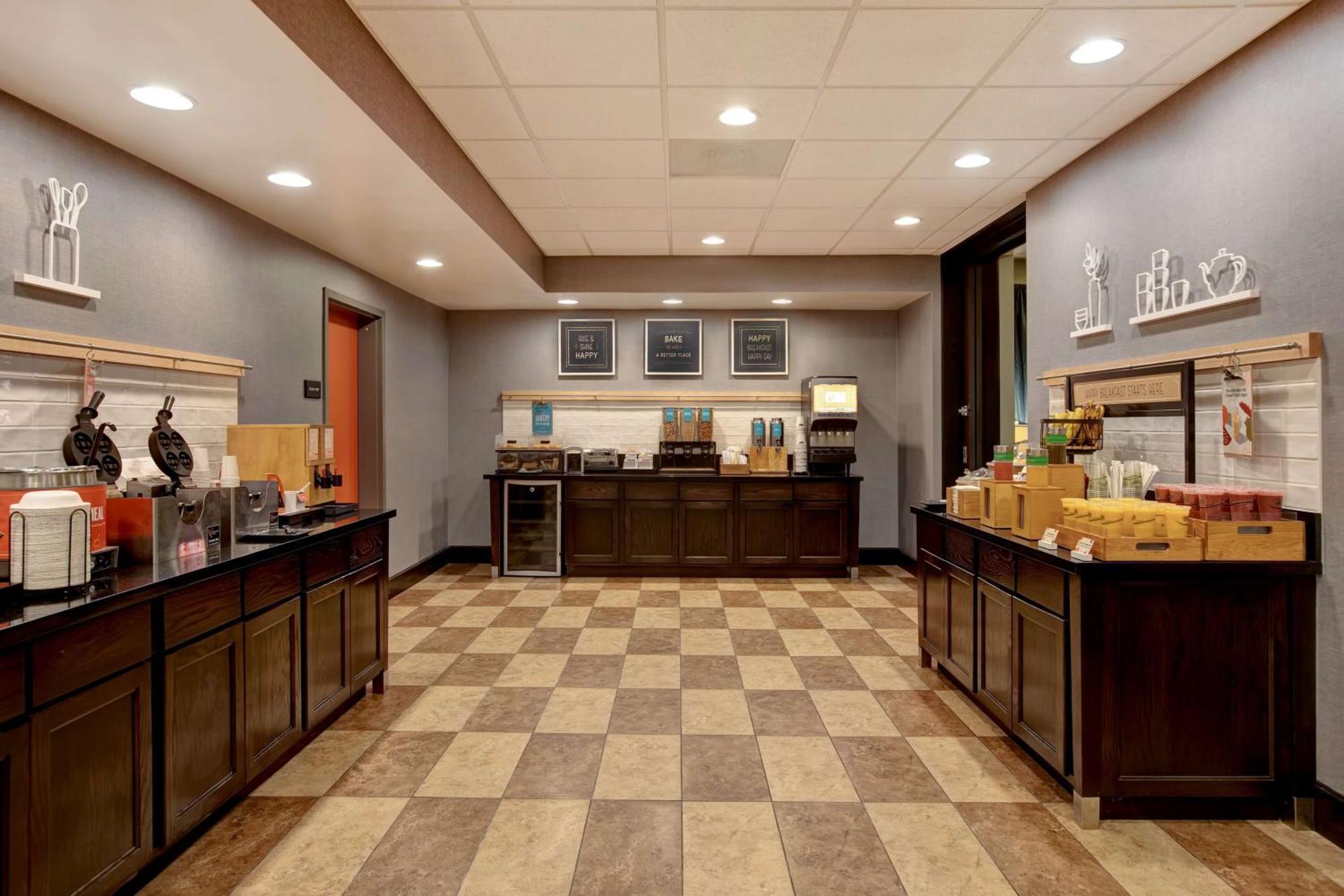 Hampton Inn Dekalb - Near The University מראה חיצוני תמונה