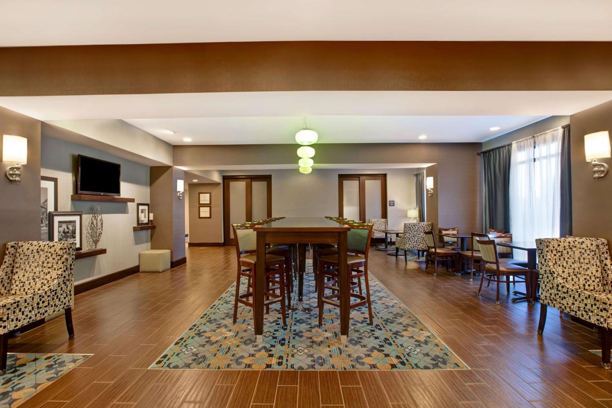 Hampton Inn Dekalb - Near The University מראה חיצוני תמונה